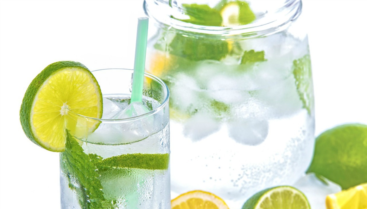 acqua con limone per perdere peso a stomaco vuoto